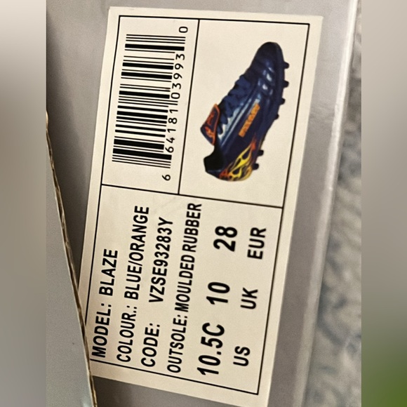 Vizari Soccer Cleats & Shinguards - Picture 3 of 6